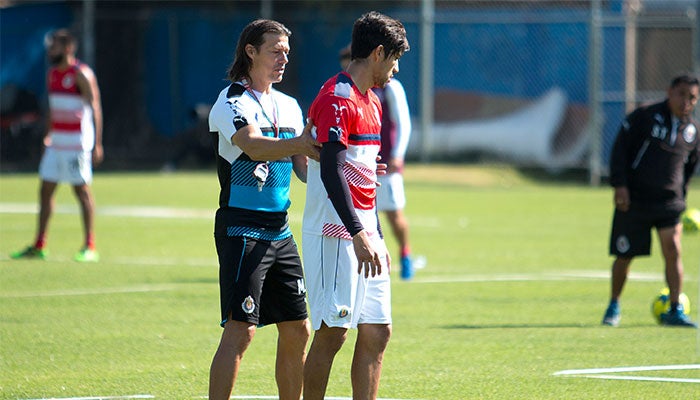 Almeyda y Pizarro en entrenamiento con Chivas en el Clausura 2017