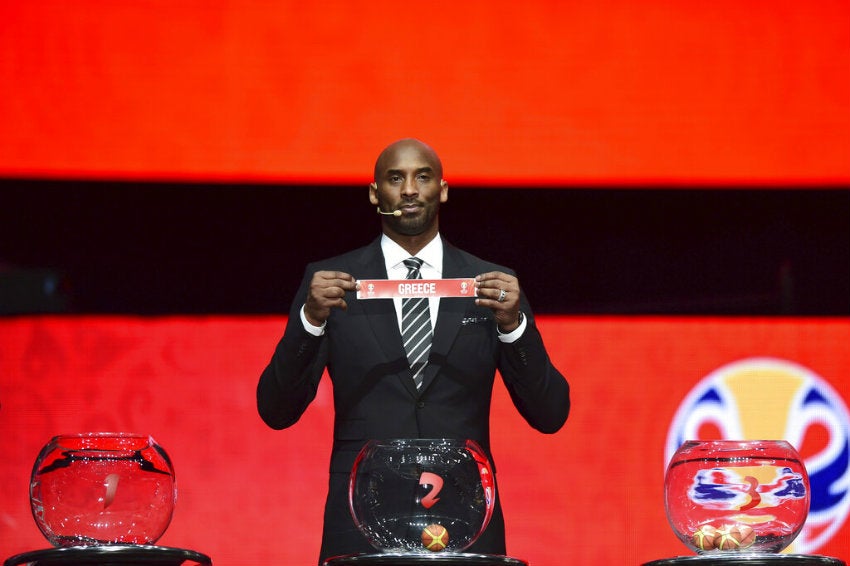 Kobe durante sorteo de la Copa del Mundo de basquetbol de China 