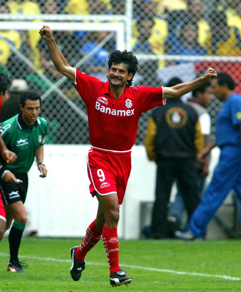 Pepe Cardozo festeja un gol con el Toluca