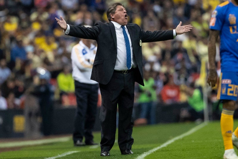 Miguel Herrera durante el duelo ante Tigres