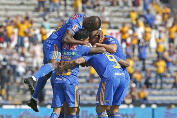 Tigres festeja una anotación ante Lobos