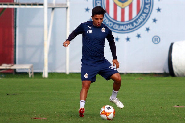 Beltrán durante un entrenamiento con Chivas