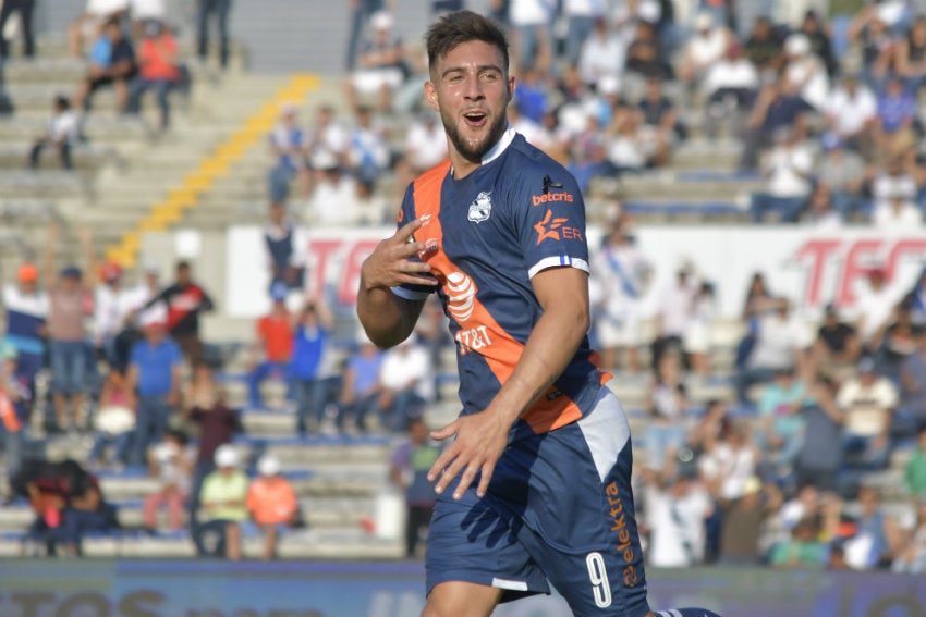 Cavallini festeja anotación en Liga MX 