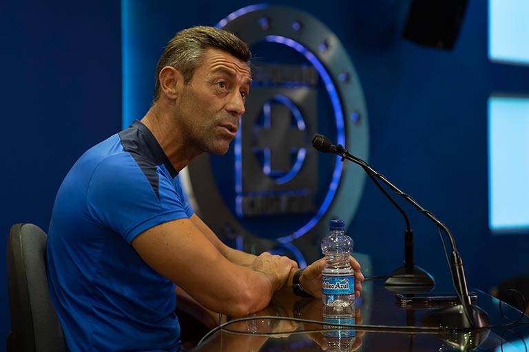 Caixinha en conferencia de prensa 