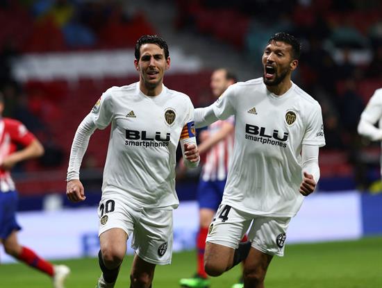 Jugadores del Valencia celebran gol contra Atleti