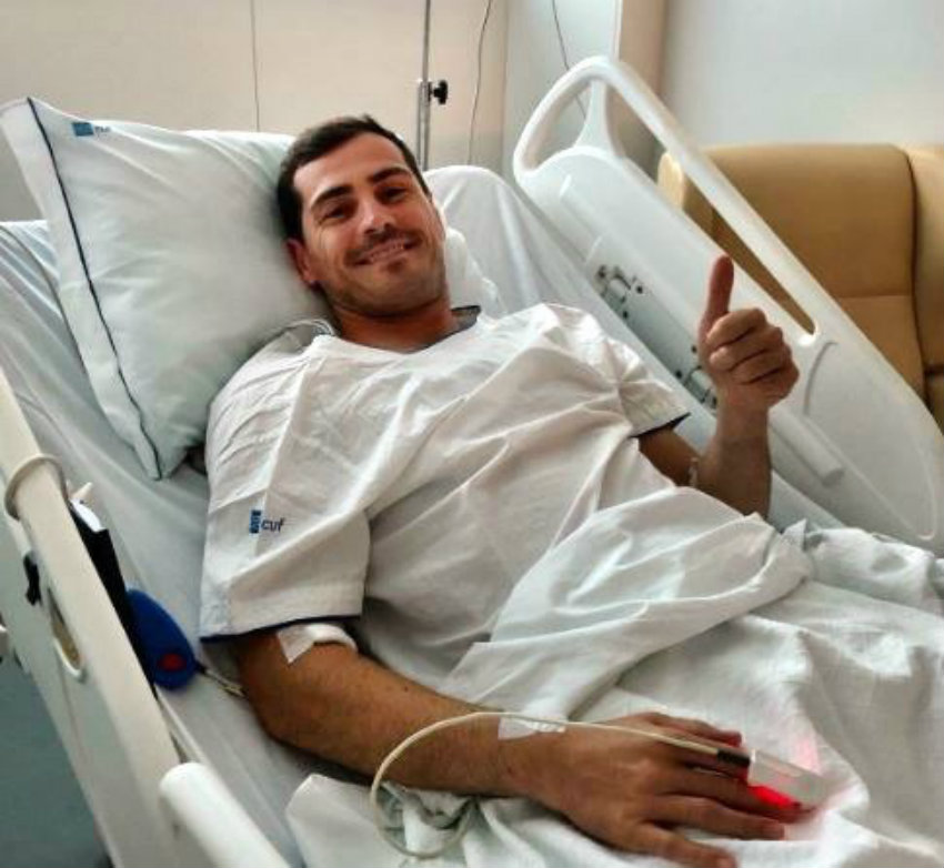 Iker Casillas durante su estancia en el hospital 