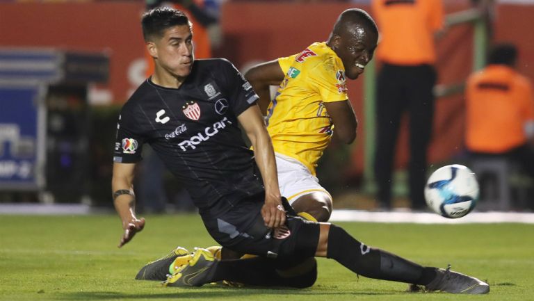 Alexis Peña y Enner Valencia, buscan la redonda 