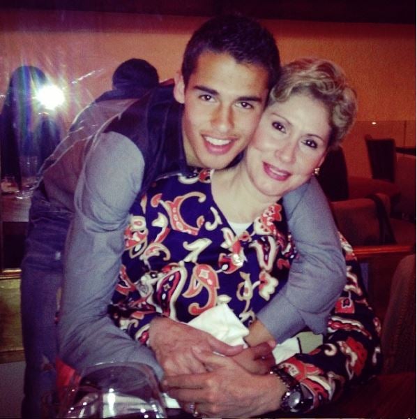 Diego Reyes abraza a su mamá 