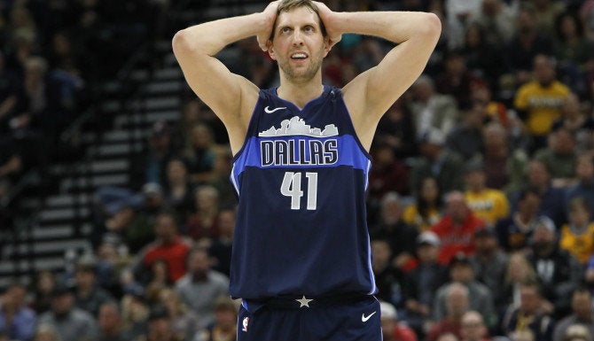 Dirk Nowitzki durante un juego de los Mavericks