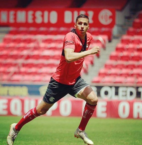 Tobio durante un entrenamiento con Toluca