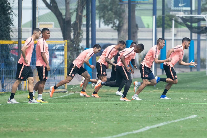 Jugadores del América entrenan tras juego vs Cruz Azul