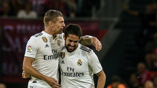 Kroos e Isco celebran una anotación con el Madrid