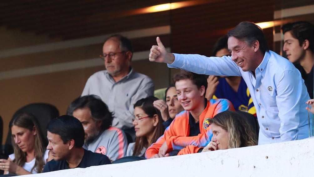 Emilio Azcárraga salida al público en el Estadio 