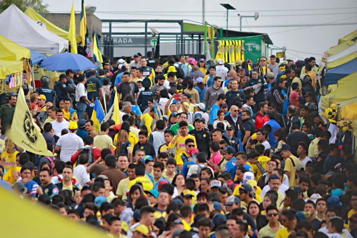 Aficionados americanistas previo a un partido