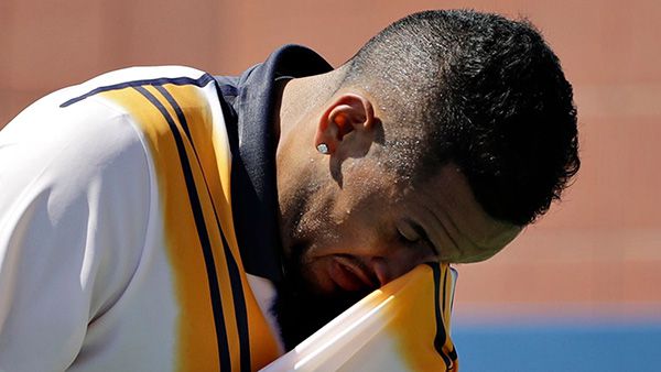 Kyrgios se lamenta tras un partido 