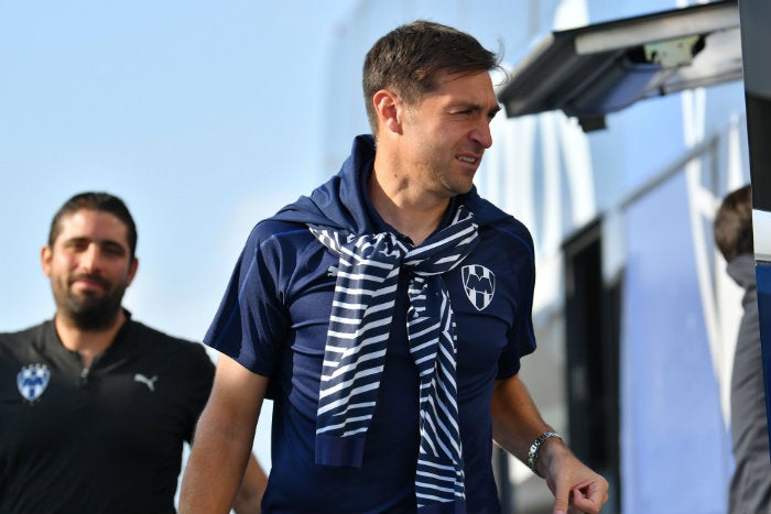 Diego Alonso con la camiseta de Monterrey 