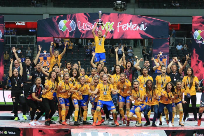 Tigres Femenil levanta la Copa en el BBVA Bancomer