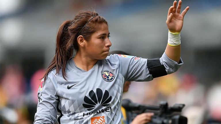 Cecilia Santiago durante un partido con el América