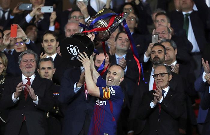 Iniesta celebra título de Copa del Rey