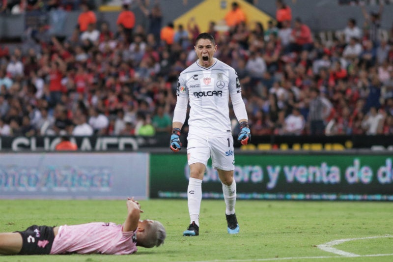 Hugo González lanza un grito en un partido del Necaxa