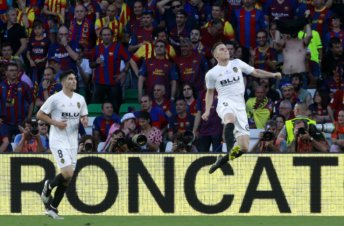 Gameiro festeja gol contra Barcelona