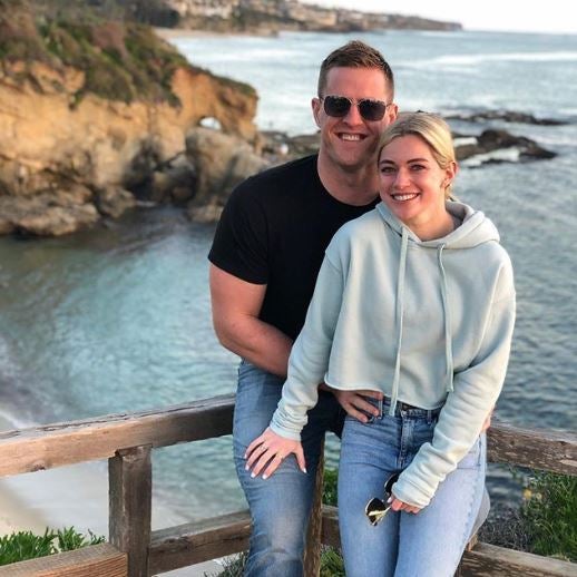 JJ Watt y Kealia Ohai, disfrutan de un día en la playa