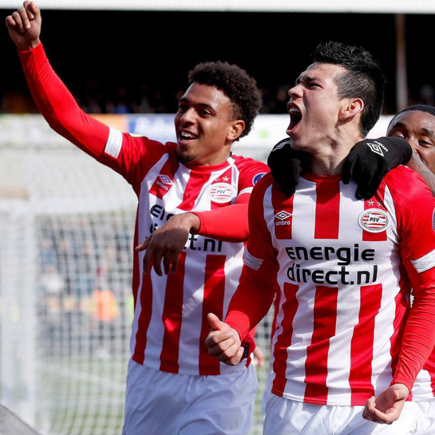 Lozano celebra gol con el PSV 