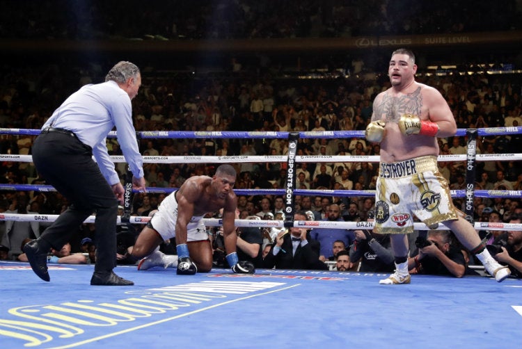 Andy Ruiz derriba a Joshua en el tercer round