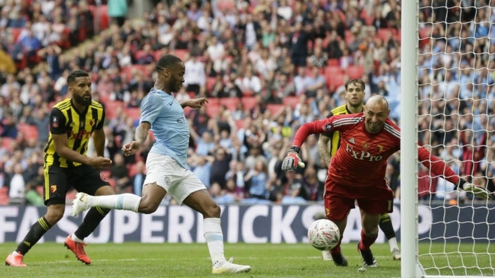 Heurelho Gomes se lanza en duelo contra el City