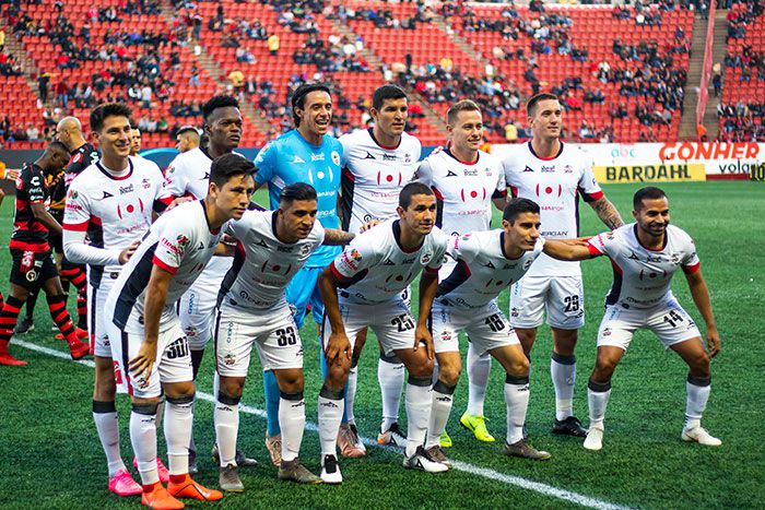 Jugadoes de Lobos BUAP antes de un partido