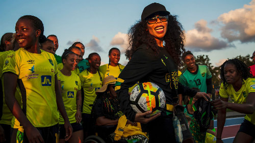 Cedella Marley y la selección femenina de Jamaica 