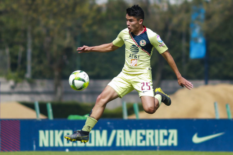 Iván Moreno, durante un juego con la Sub 20 de América