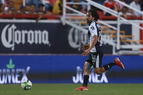 Pizarro durante un partido con Rayados 