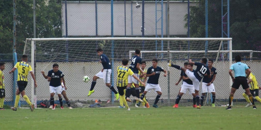 Partido de futbol de una Olimpiada Comunitaria 