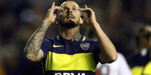 Benedetto celebra un gol con el Boca Juniors 