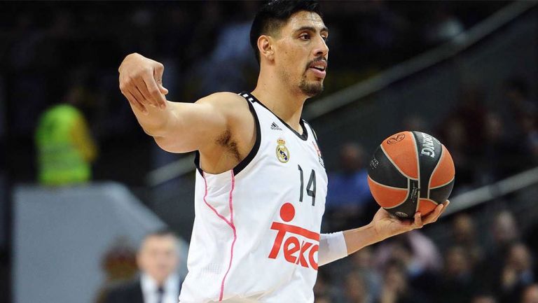 Gustavo Ayón en un partido con el Real Madrid 