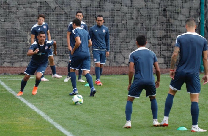 Jugadores del Cruz Azul en entrenamiento 