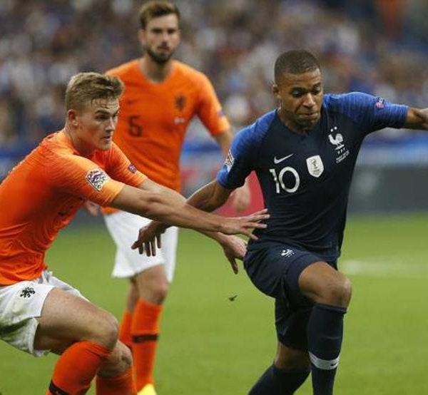 Mbappé y de Ligt en un enfrentamiento entre sus combinados nacionales 