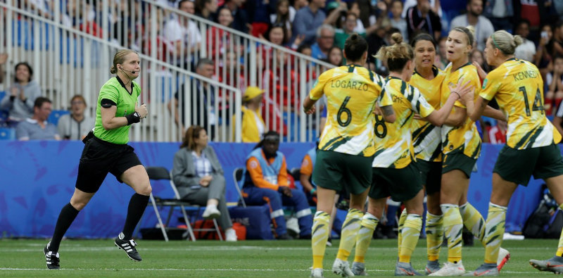 Jugadoras de Australia festejan un gol en Francia 2019
