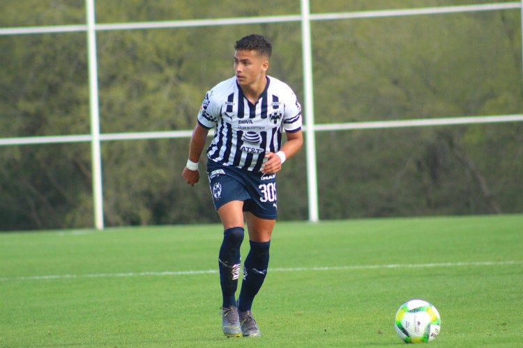 Paolo Medina, durante un juego con Monterrey