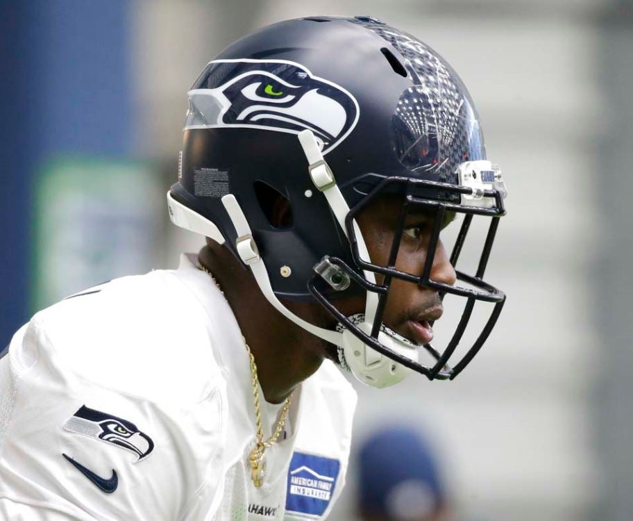 Malik McDowell, durante una práctica de Seattle