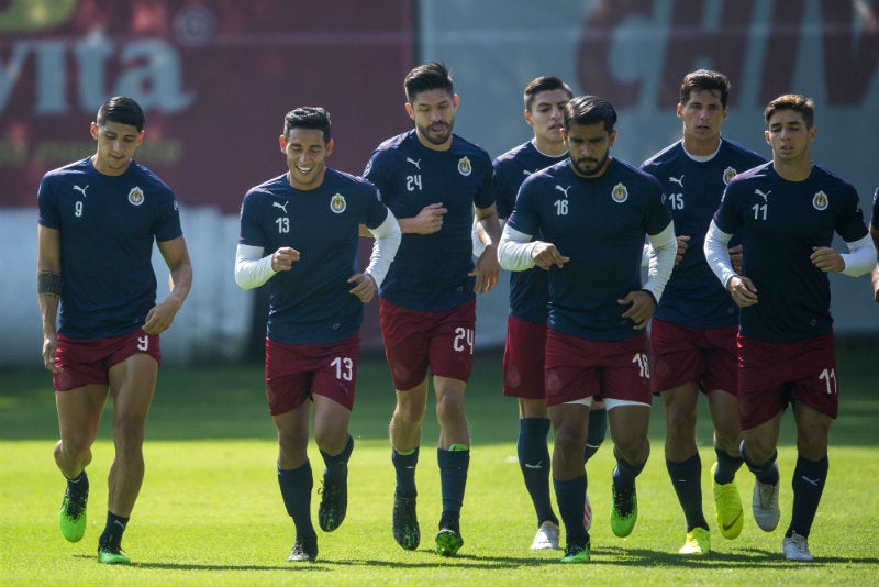 Jugadores de Chivas en un entrenamiento en Verde Valle