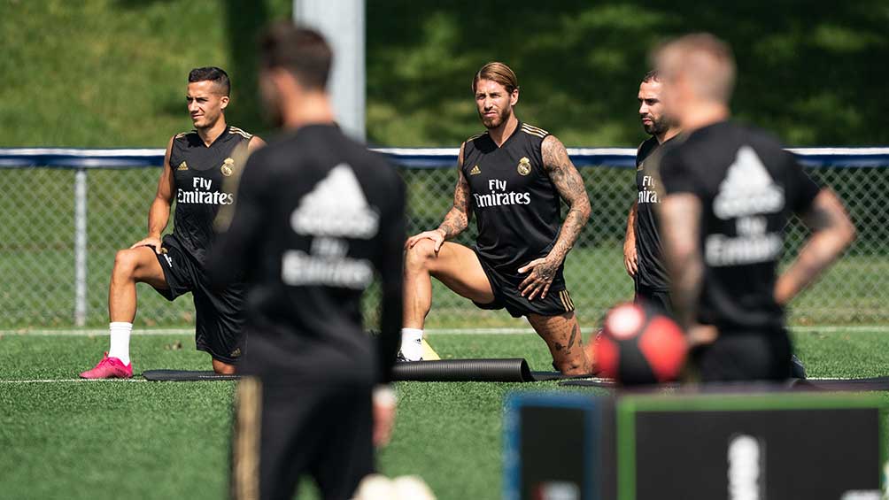 El Real Madrid durante una sesión entrenamiento, en el centro Sergio Ramos haciendo ejercicios