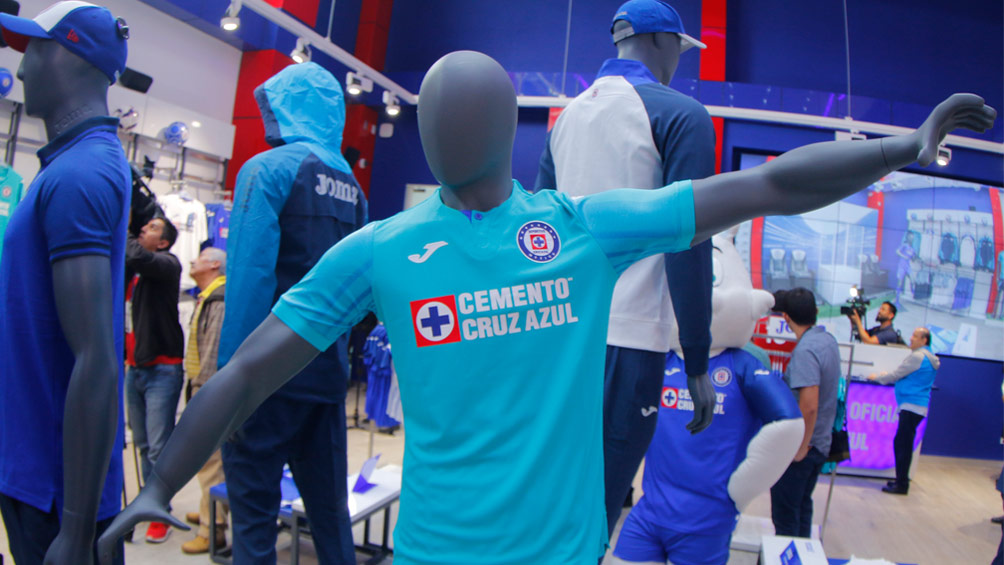 Cruz Azul inauguró su primera tienda oficial en La Noria