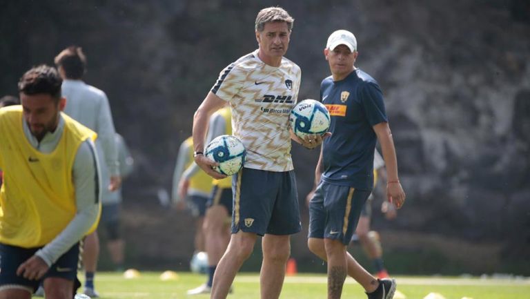 Míchel González, en el entrenamiento de Pumas 