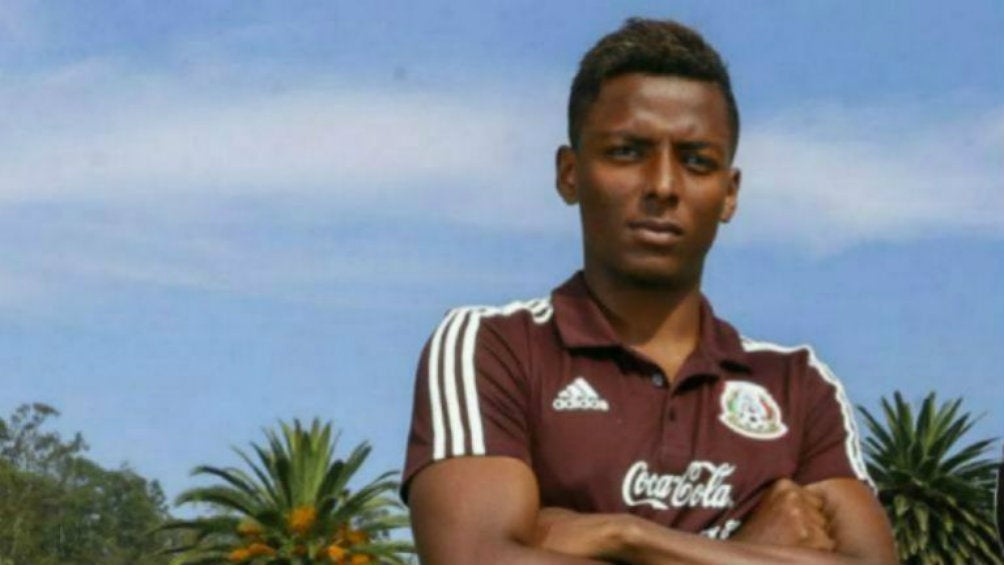 Joao Maleck en una concentración del Tri