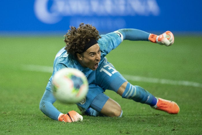 Ochoa, en un partido del Tri