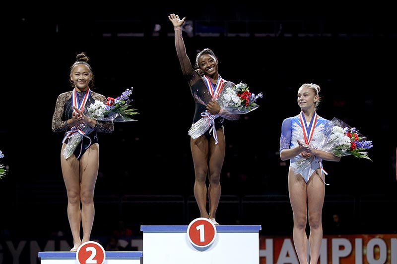 Simone Biles en lo más alto del podio