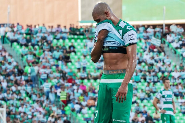 Matheus Doria en lamento tras ser expulsado en duelo vs Puebla