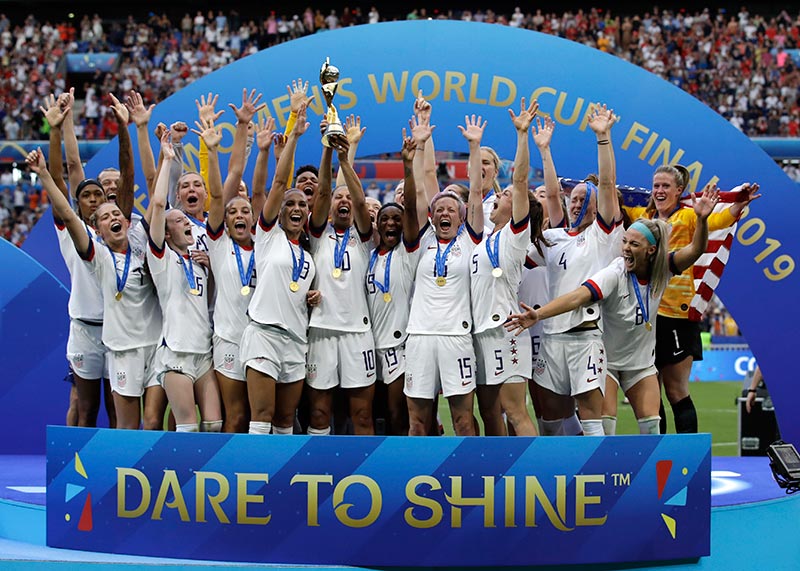 La selección de EU celebra su título Mundial